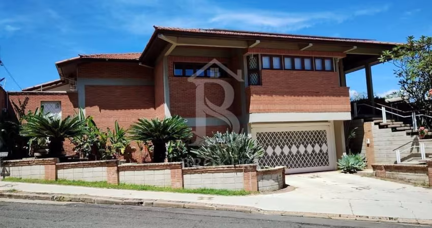 Casa com 5 dormitórios à venda, 330 m² por R$ 1.500.000,00 - Jardim Alvorada - Marília/SP