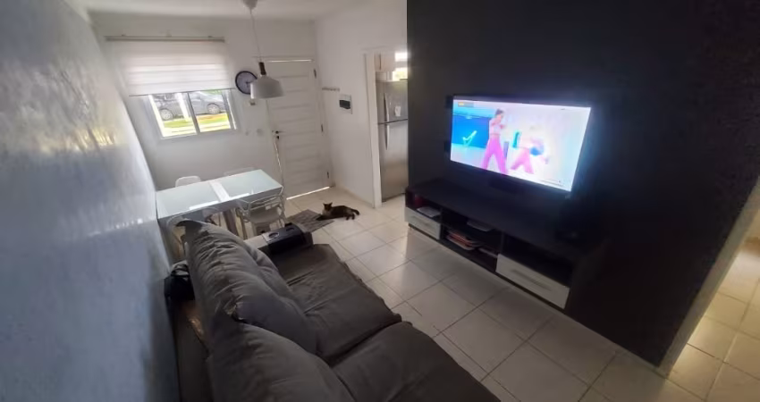 Casa térrea em cond./ 2 Dorm./ Lazer completo/ Ac. Américo Figueredo/ Só 371 mil