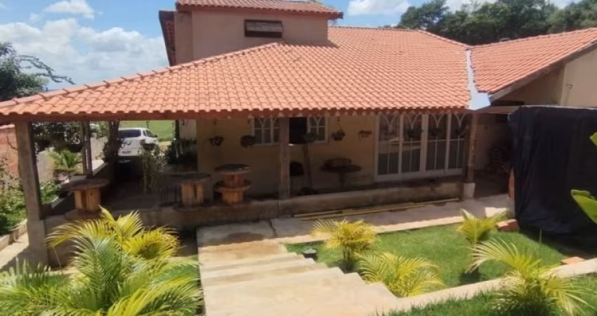 Chácara avarandada à venda em Iperó/ 1.800 m²/ 2 Dorm./ Só 373 mil