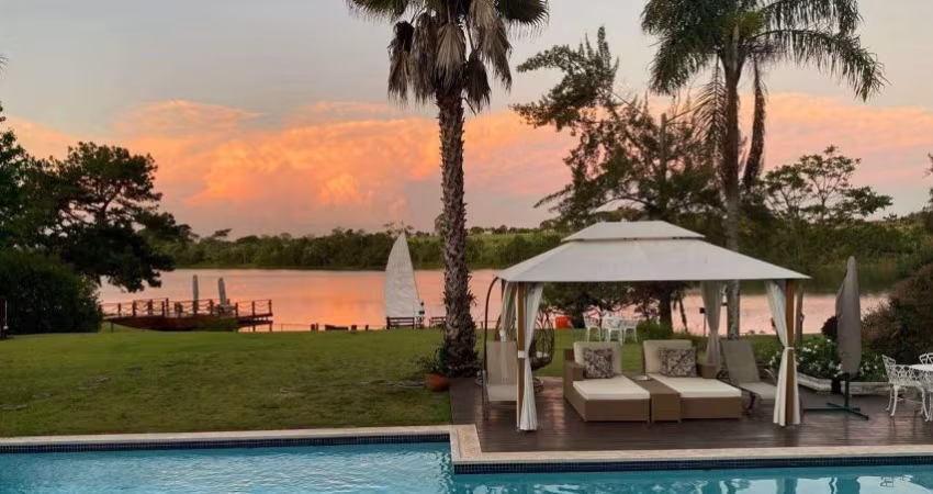 Casa em cond./ 4.000 m²/ 5 Suítes/ Piscina/ Fundo para lago/ Araçoiaba da Serra