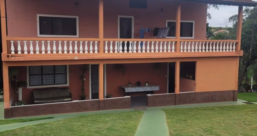 Chácara à venda/ 2.406 m²/ 4 Dorm./ Área gourmet/ Pomar/ Só 724 mil
