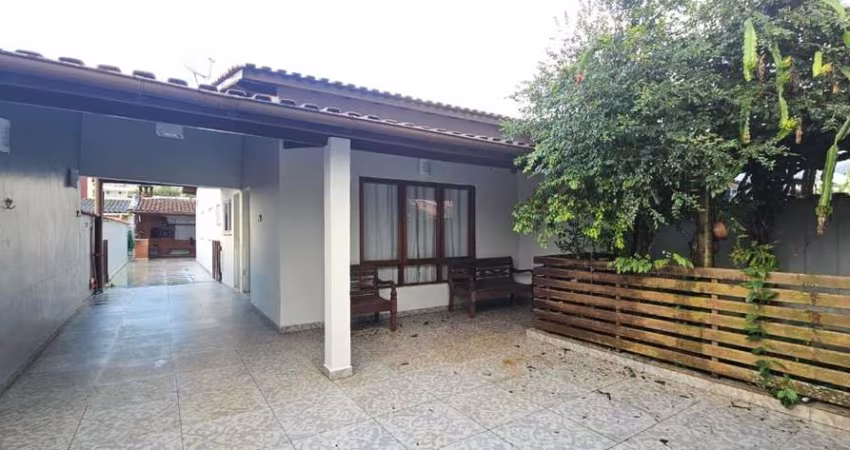 CASA PARA VENDANO CENTRO DE BERTIOGA.