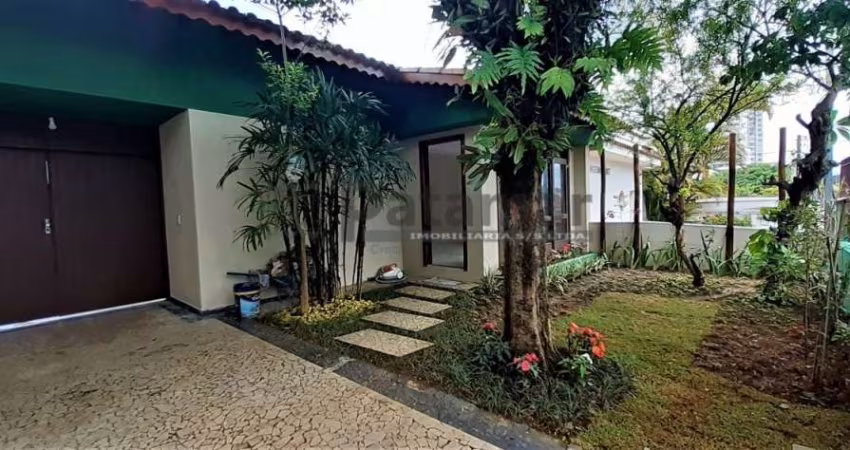 Casa Reformada no Caxingui - 3 Quartos, Suíte, Jardim e Churrasqueira