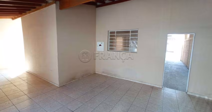 CASA 2 DORMITÓRIOS + 1 DORMITÓRIO PARTE EXTERNA - CENTRO - JACAREÍ