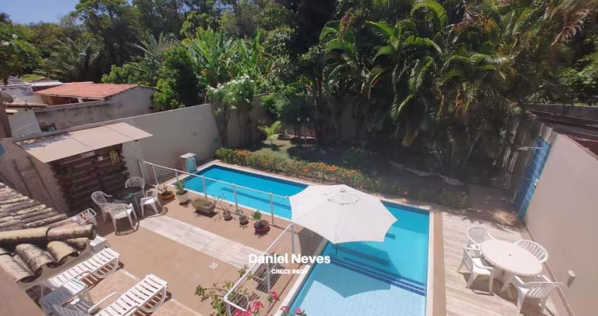 Casa em rua fechada à VENDA  - Vilas do Atlântico, Lauro de Freitas - BA  5 suítes, sendo uma térrea  Sala de estar e jantar  Piscina  Área Gourmet  Varandas  Cozinha  Dependência