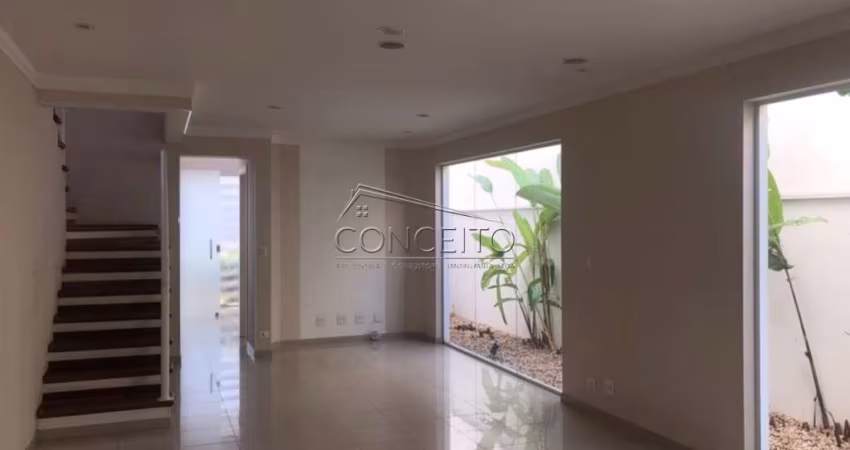 Sobrado à venda no Condomínio Village Des Lions com 238 m² | 4 dormitórios, sendo 1 suíte com sacada e 4 vagas de garagem.