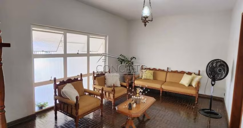 Casa térrea à venda no bairro Vila Independência com 212 m² | 5 dormitórios, sendo 1 suíte e 2 vagas de garagem.