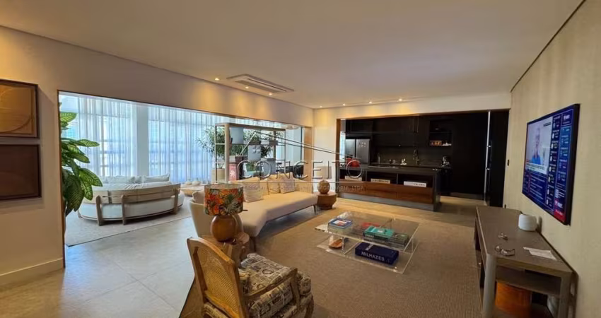 Cobertura no Condomínio Praças da França Residence com 560 m² de área útil | 4 suítes, mezanino com piscina e 5 vagas de garagem cobertas.