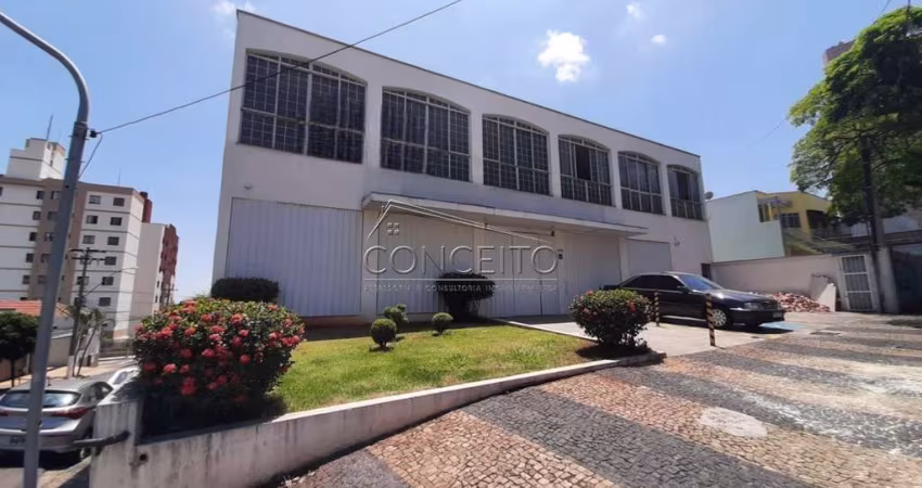 Prédio comercial no bairro Cidade Alta com 1200 m² | 3 pavimentos, 3 salas, 4 banheiros e 15 vagas cobertas.