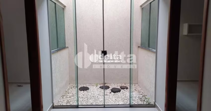 Casa residencial disponível para locação e venda no bairro Alto Umuarama em Uberlândia-MG