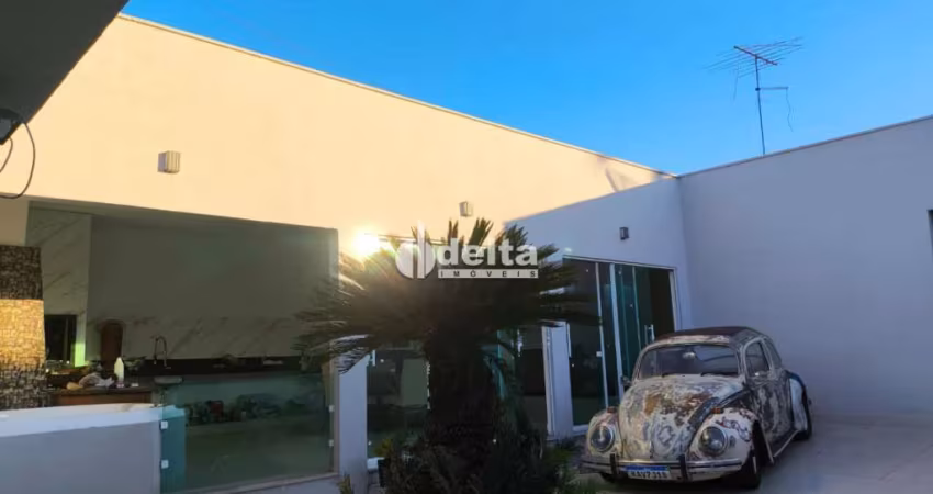 Casa residencial disponível para venda no bairro Vigilato Pereira em Uberlândia-MG