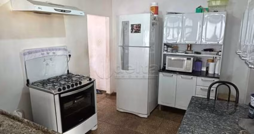 Casa residencial disponível para venda no bairro Planalto em Uberlândia-MG