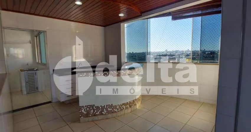 Cobertura disponível para locação e venda no bairro Santa Mônica em Uberlândia-MG