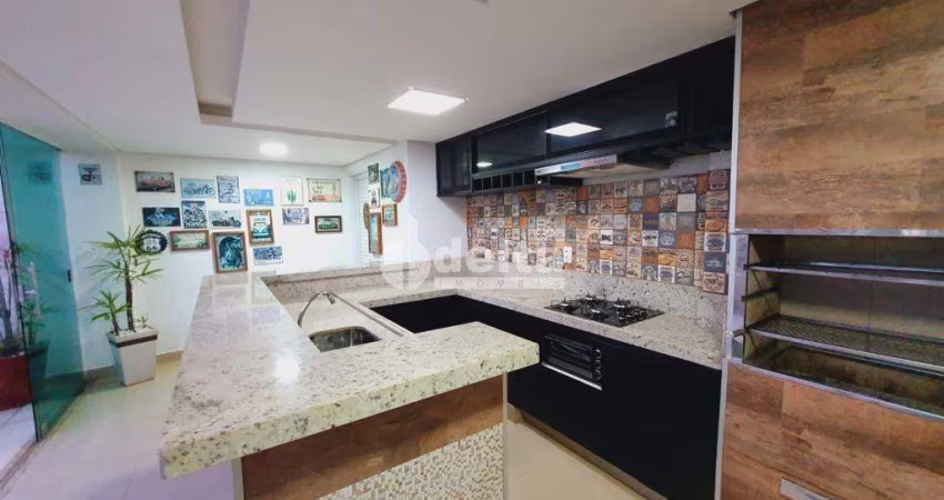 Cobertura  disponível para venda no bairro Martins em Uberlândia-MG