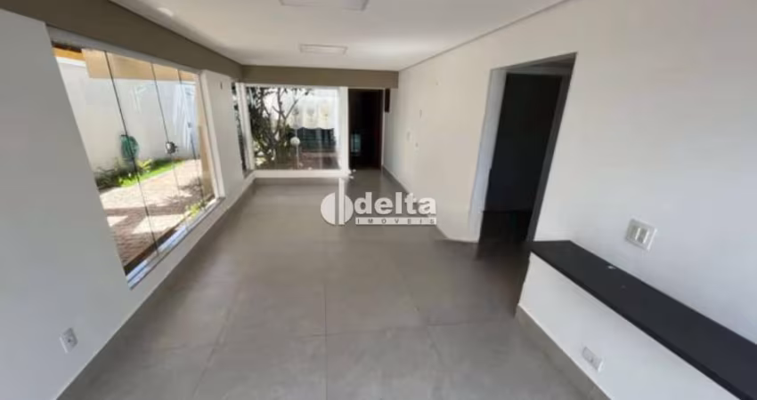 Casa residencial disponível para venda no bairro Tabajaras em Uberlândia-MG