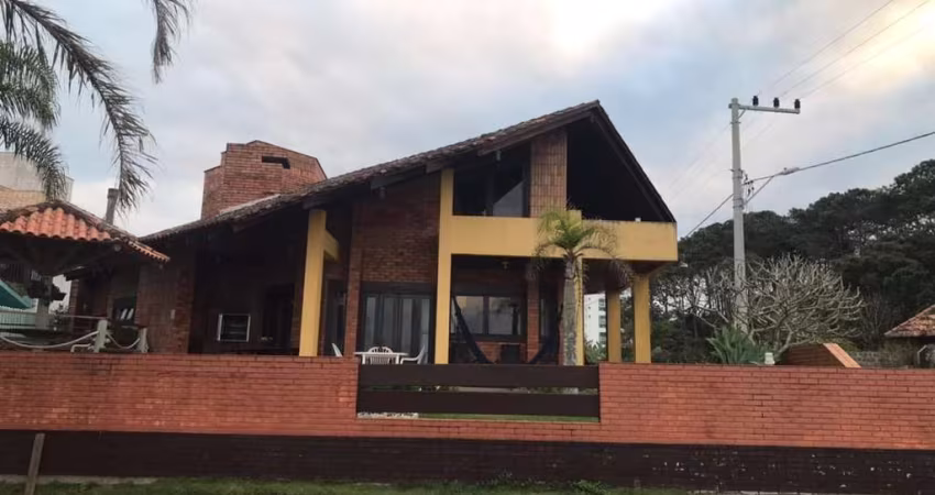 Sobrado à venda, 250 m² por R$ 2.800.000,00 - Itacolomi - Balneário Piçarras/SC