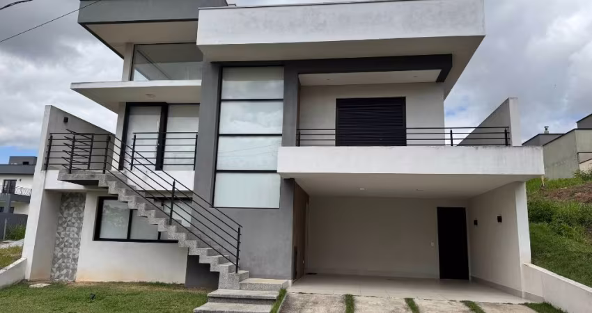 Casa Sobrado, 3 dormitórios (1 suíte), escritório, condomínio fechado, Verana.