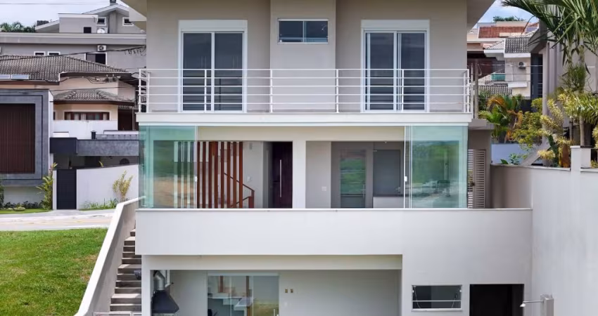 Casa Sobrado, 3 dormitórios (3 suítes), 4 vagas. Floradas da Serra, Sjc.