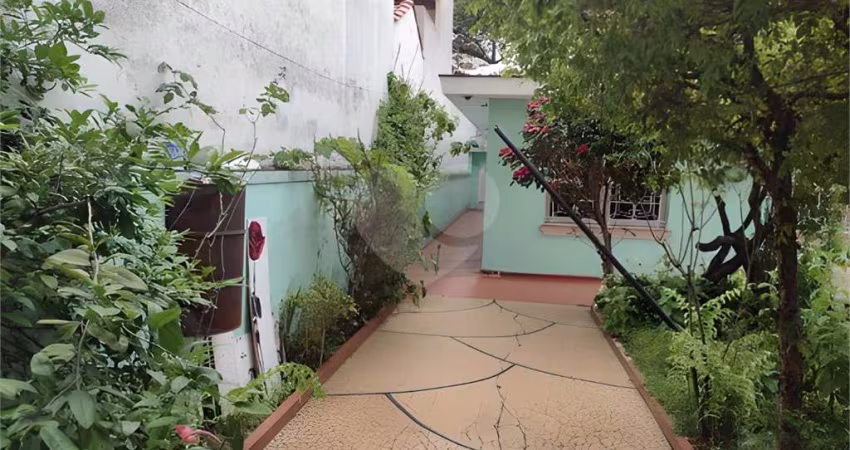 Casa com 3 quartos para alugar na Rua Gonçalves Crespo, 309, Tatuapé, São Paulo