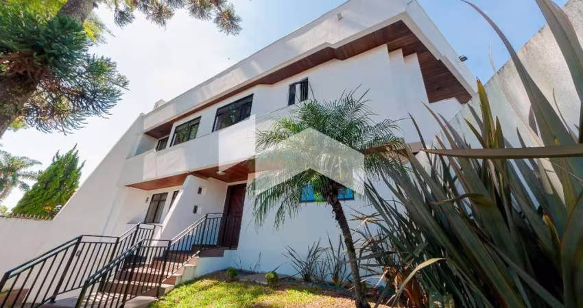 Casa com 1000 m², 4 quartos sendo 2 suítes à venda no bairro Água Verde.