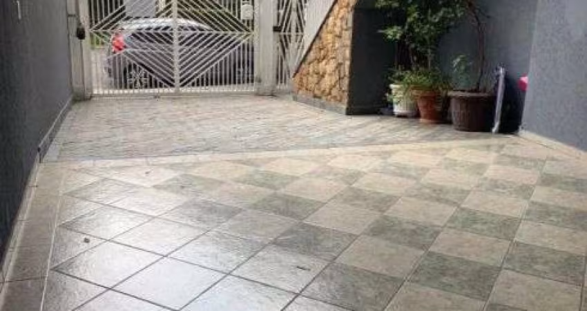 BELÍSSIMO SOBRADO EM UMA ÁREA TOTALMENTE RESIDENCIAL