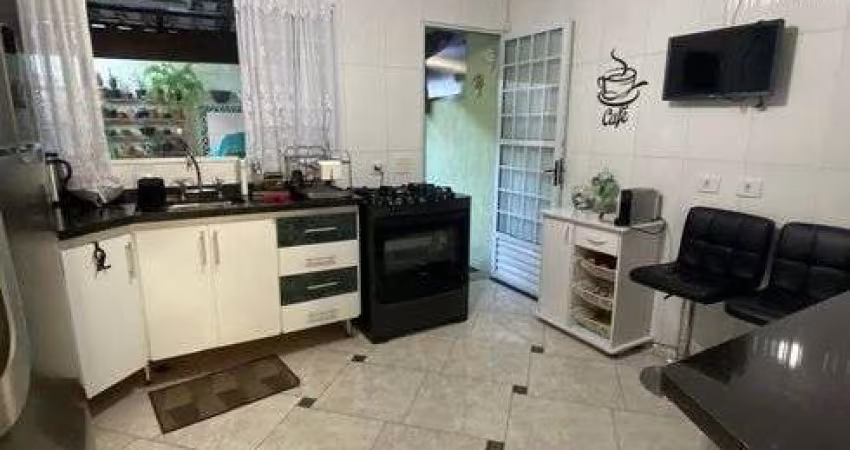 Sobrado para venda tem 126 metros quadrados com 3 quartos