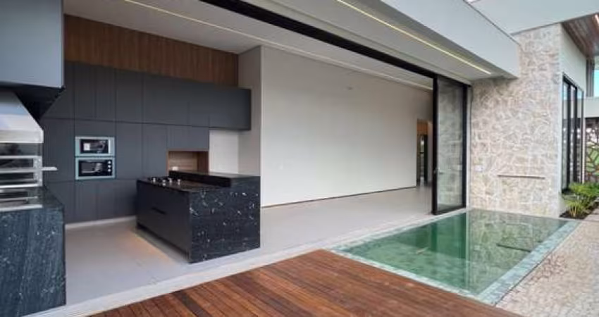 Condomínio Terras Altas: Casa de luxo com 3 suítes, 4 vagas na Morada da Colina, Uberlândia-MG - 221m².