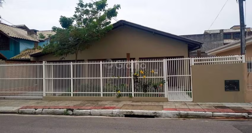 Casa para Venda em Florianópolis, Canasvieiras, 4 dormitórios, 2 suítes, 2 banheiros, 3 vagas