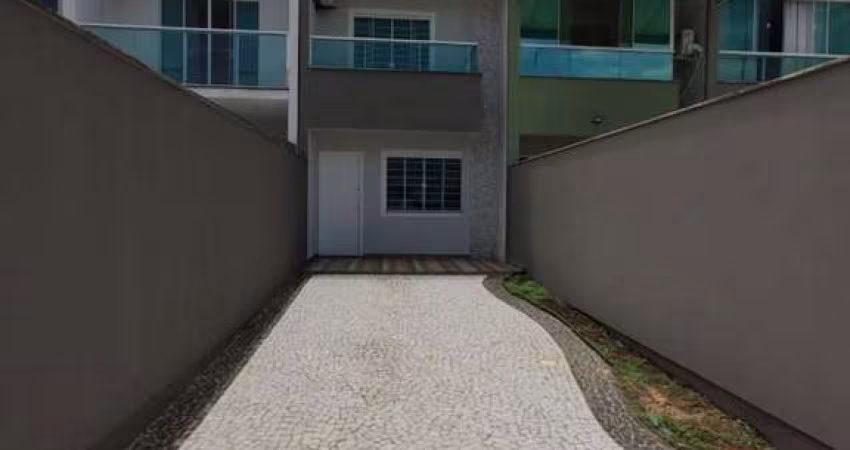 Sobrado para Locação em Camboriú, Santa Regina, 3 dormitórios, 1 suíte, 3 banheiros, 2 vagas