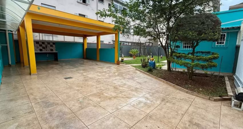 Casa grande. 430 m2. 3 dormitórios e edicula. Toda mobiliada