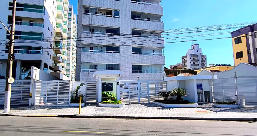 Apartamento varanda gourmet com churrasqueira á carvão