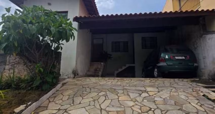 Casa para Venda em Valinhos, Jardim das Vitórias Régias, 3 dormitórios, 1 suíte, 2 banheiros, 3 vagas
