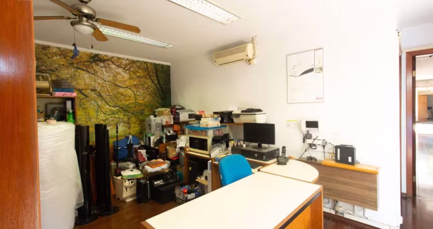 Campo Belo ? Casa, 4 Quartos, 2 Suítes, 5 Vagas, 493m² à Venda R$ 2.157.000,00.