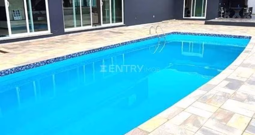 Excelente casa térrea à venda em Condomínio Fechado com 4 dorm. sendo 2 suítes no Medeiros, Jundiaí