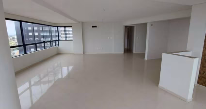 Apartamento 3 Dormitórios à venda no Bairro Centro com 189 m² de área privativa - 1 vaga de garagem