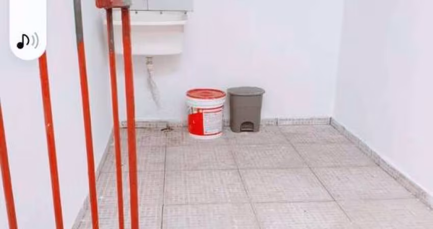 Casa em Vila Cordeiro com 47m²/Locação R$2.000,00