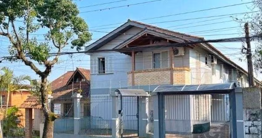 Casa Condominio em Porto Alegre, no bairro Tristeza, com 3 dormitório(s), e 3 ba