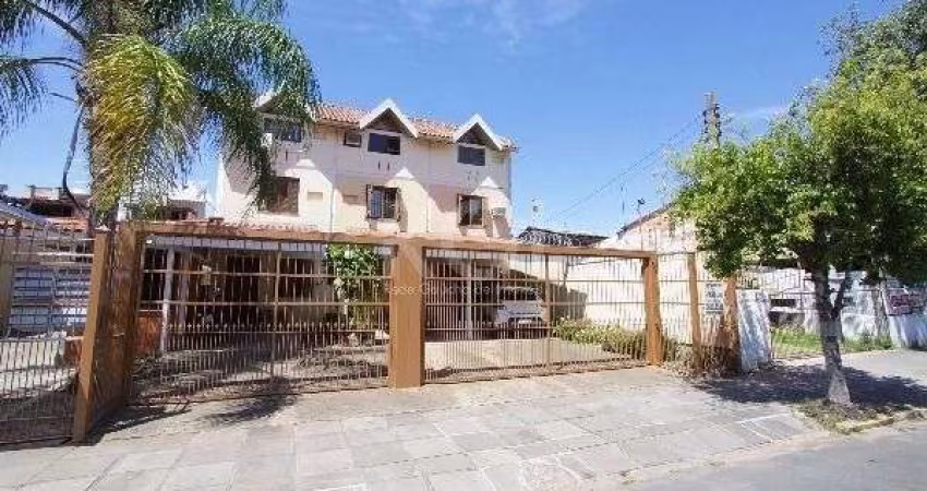 Casa Condominio em Porto Alegre, no bairro Tristeza, com 3 dormitório(s), e 3 ba