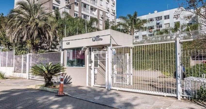 Apartamento de três dormitórios, suíte e uma vaga de garagem no bairro Cristo Re