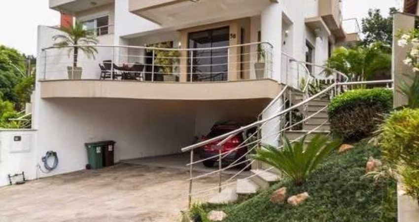 Excelente casa em condomínio com 3 suítes, piscina e 3 vagas de garagem