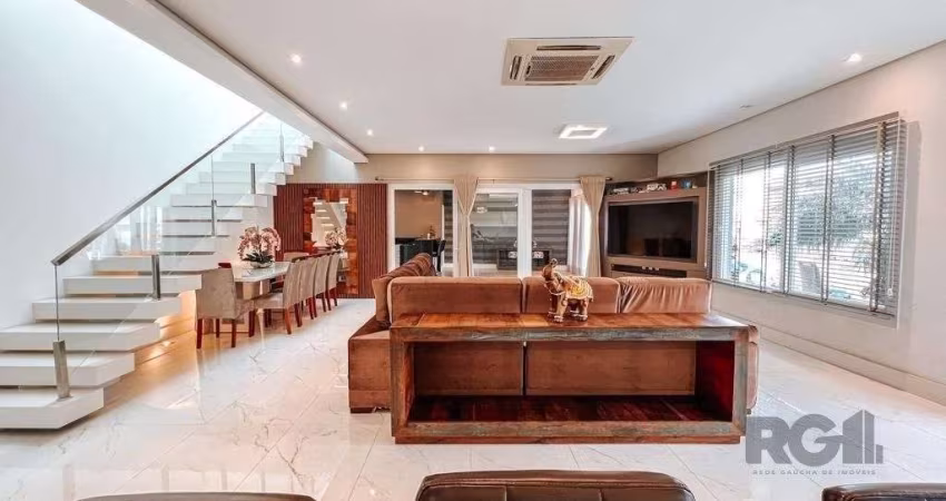 Excelente residência com aproximadamente 219m² privativos,