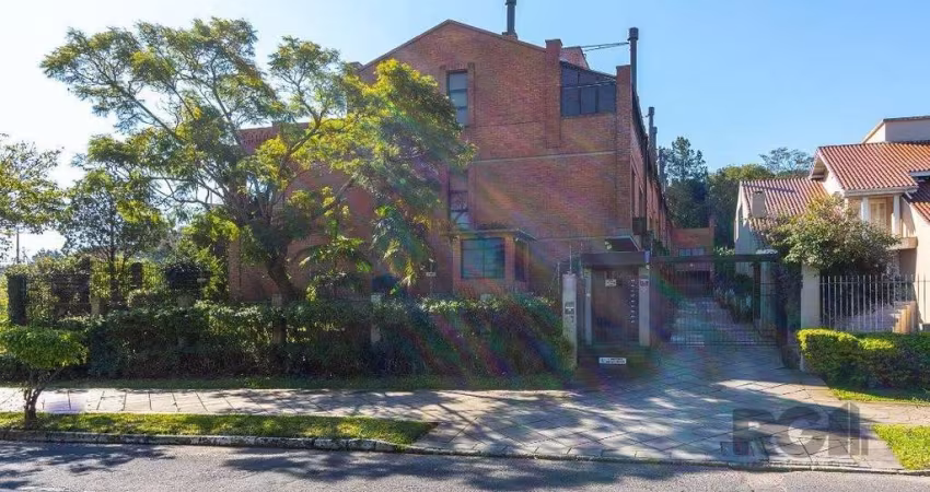 Excelente casa de 3 andares em condomínio fechado
