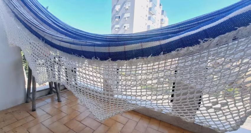 Apartamento  com sacada,  dois dormitórios e 1 vaga bairro Petrópolis -  Porto A