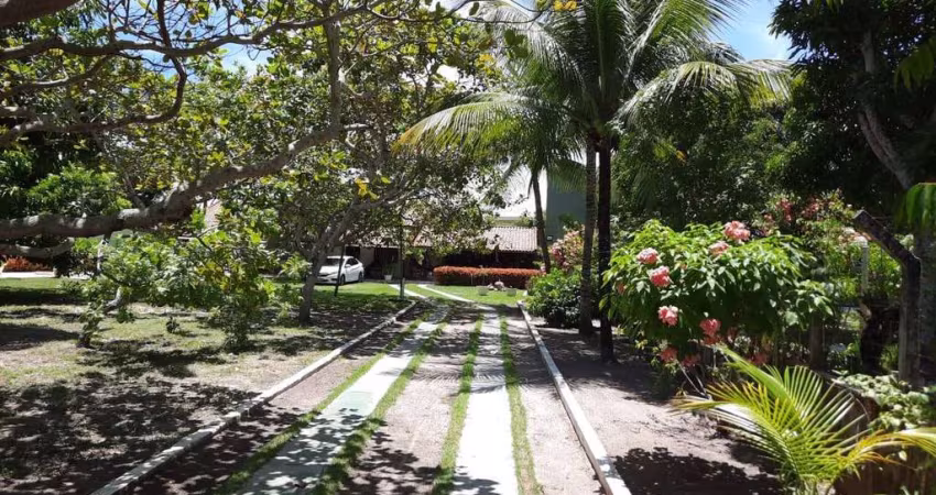 LINDA CASA DE PRAIA EM  BARRA DO JACUIPE EM CONDOMINIO A 100 METROS DO PIER