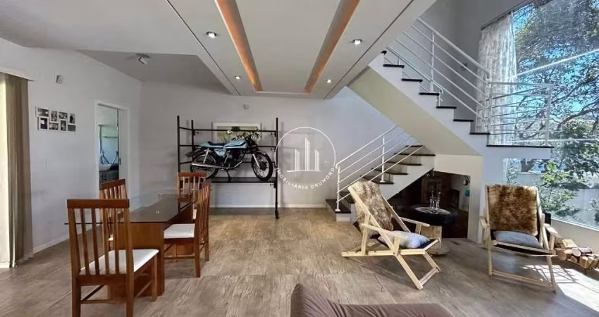 Casa com 220m², no bairro Ponta de Baixo/São José-SC