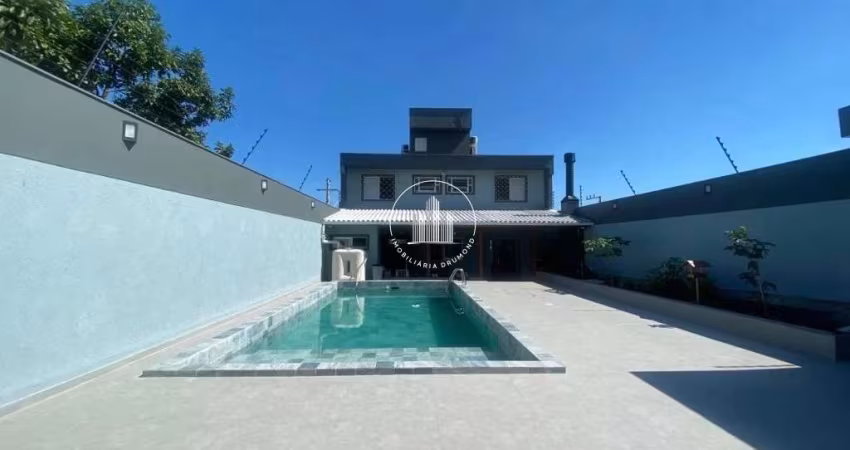 Casa 4 Quartos com 2 Suítes e 210m² - Balneário