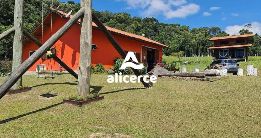 Sítio à venda com 5 quartos , 180m² em Centro Alfredo Wagner