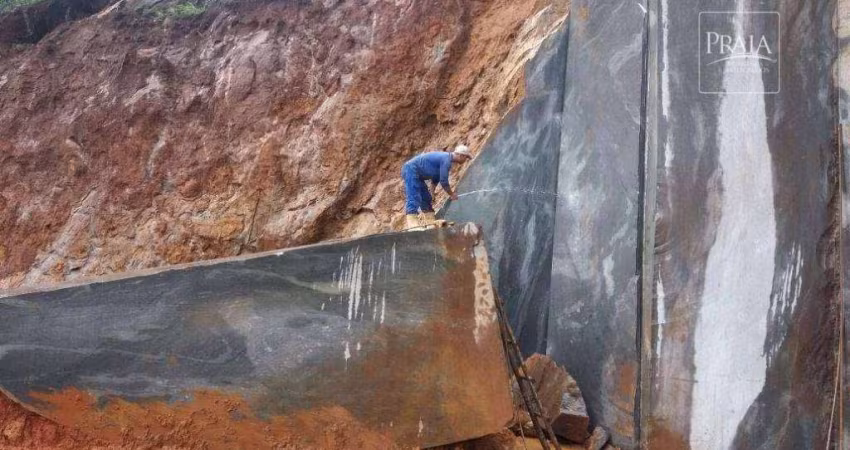 Jazida de granito exótico tipo exportação com registro no DNPM com 90.000 m2 em Miradouro, MG