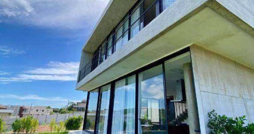 Casa de alto padrão no condomínio Jardins Veneza com 4 suítes.