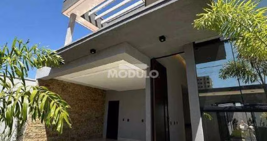Casa com Fino Acabamento no Grand Ville